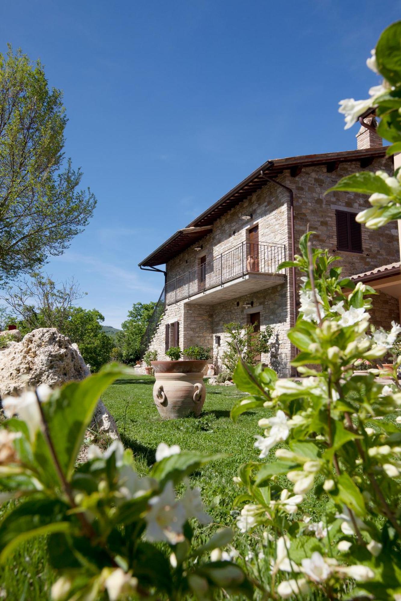 Relais Parco Del Subasio Villa Piano Delle Pieve Exteriör bild