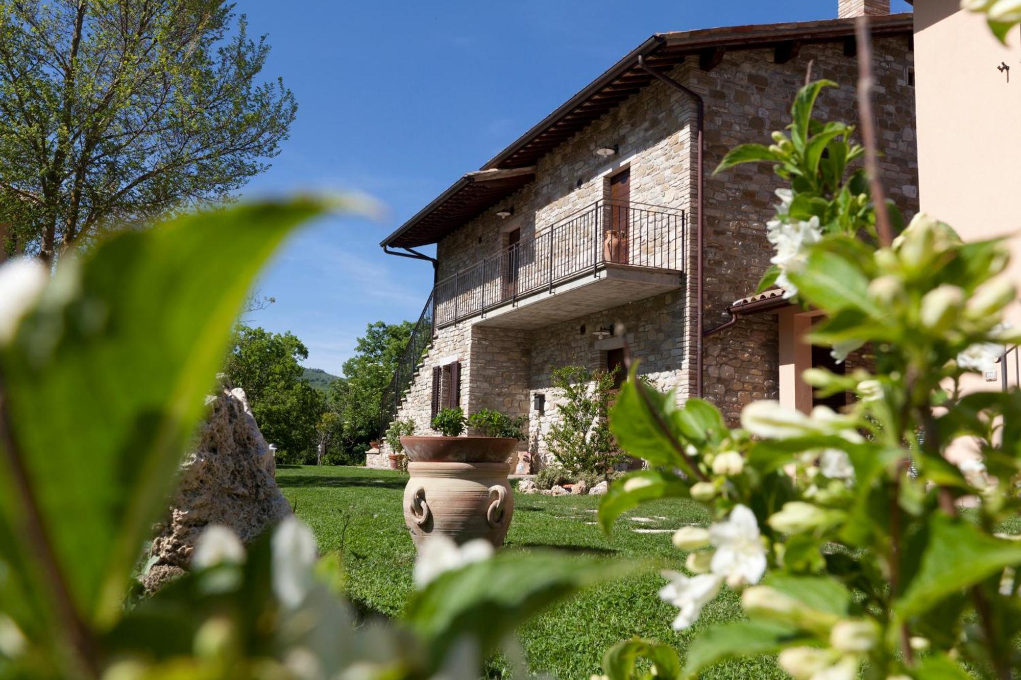 Relais Parco Del Subasio Villa Piano Delle Pieve Exteriör bild